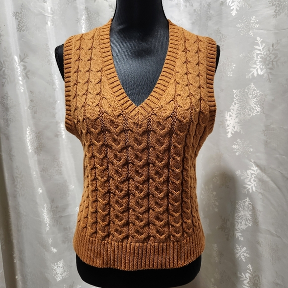 Cupcakes and Cashmere Cable Knit Sweater Vest (L) - Picture 9 of 9
